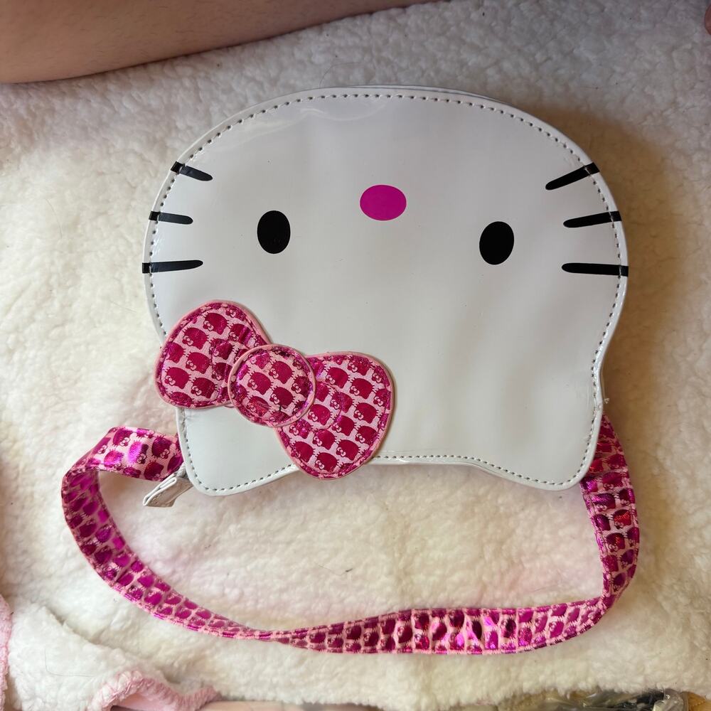 Hello kitty face bag.